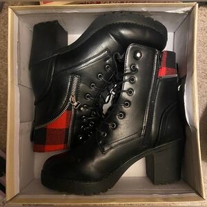 Black&Red Plaid Combat Boots